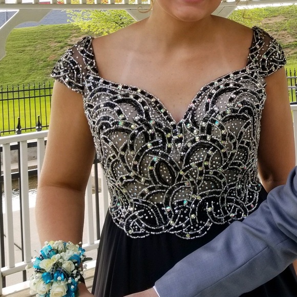 black prom dress - Picture 3 of 6